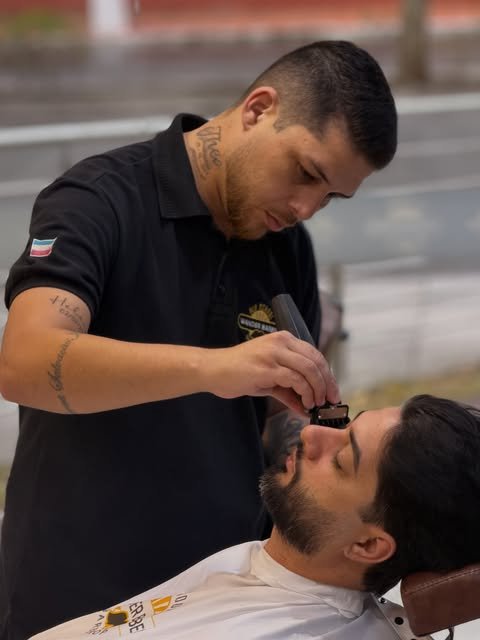 Corte e barba na Wander Barber, Jardim Camburi